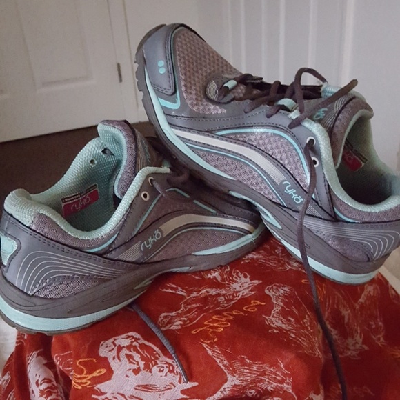 Shoes - FLASH FLASH SALE!!! RYKA WOMEN'S 6.5